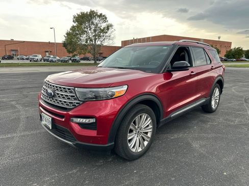 Used 2024 Ford Explorer Limited w/ Equipment Group 301A AWD/4WD image 3