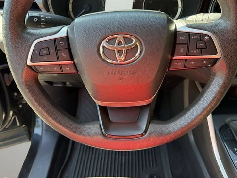Used 2023 Toyota Highlander L FWD image 16