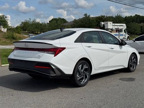 Certified 2025 Hyundai Elantra SEL FWD image 5