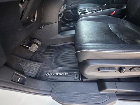 Used 2023 Honda Odyssey Elite image 11