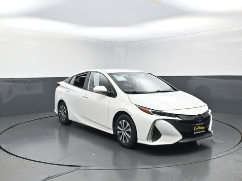 Used 2020 Toyota Prius Prime LE w/ Carpet Mat Package image 3