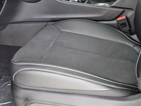 New 2025 Jeep Grand Cherokee Altitude image 4