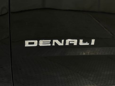 Used 2020 GMC Yukon XL Denali image 40