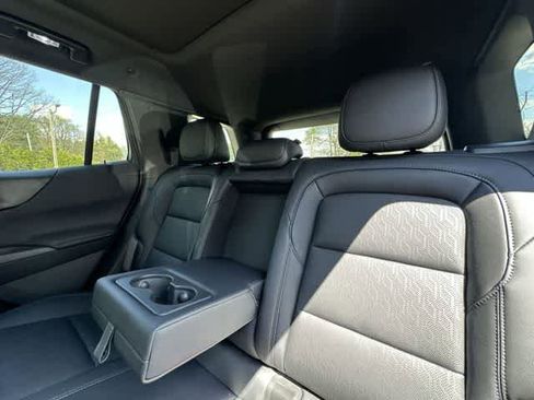 Used 2025 Chevrolet Equinox LT w/ Convenience Package II image 19
