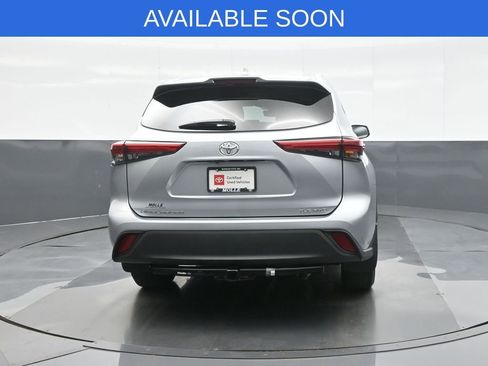 Used 2020 Toyota Highlander XLE AWD/4WD image 6