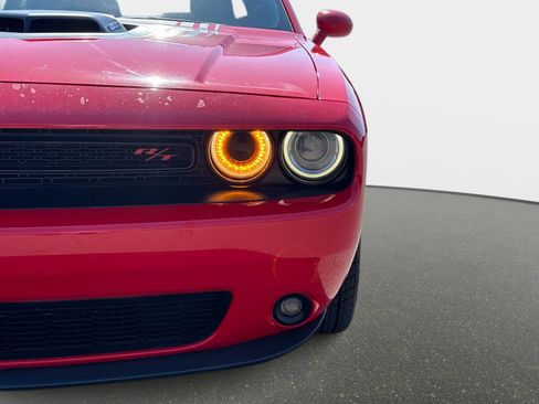 Used 2016 Dodge Challenger R/T RWD image 10