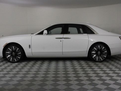 New 2025 Rolls-Royce Ghost image 3