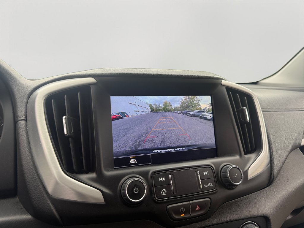 Used 2024 GMC Terrain SLT AWD/4WD image 16