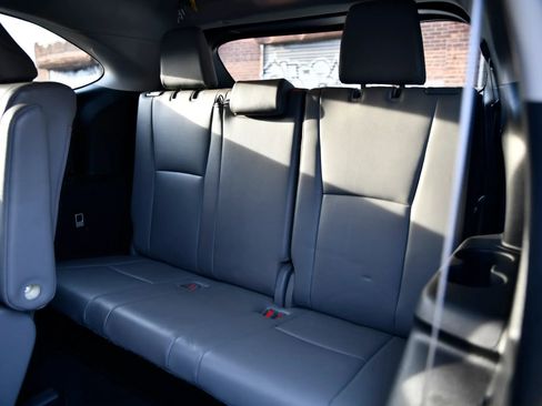 Used 2023 Toyota Highlander XLE image 24