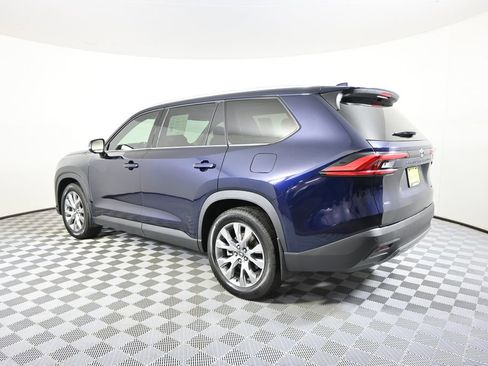 Used 2024 Toyota Grand Highlander AWD image 4
