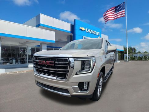 Used 2021 GMC Yukon XL SLT w/ SLT Premium Package AWD/4WD image 7