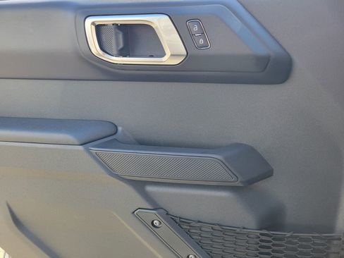 New 2025 Ford Bronco Badlands image 14