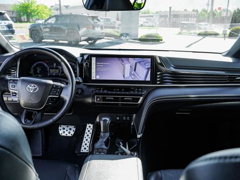 Used 2025 Toyota Camry XSE FWD image 30