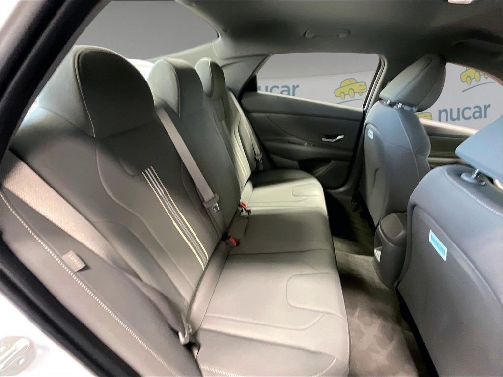 Used 2025 Hyundai Elantra SEL FWD image 10