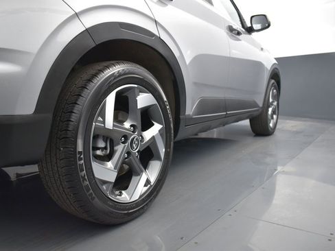 Used 2025 Hyundai Venue SEL FWD image 20