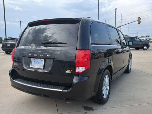 Used 2019 Dodge Grand Caravan SXT w/ Driver Convenience Group FWD image 19