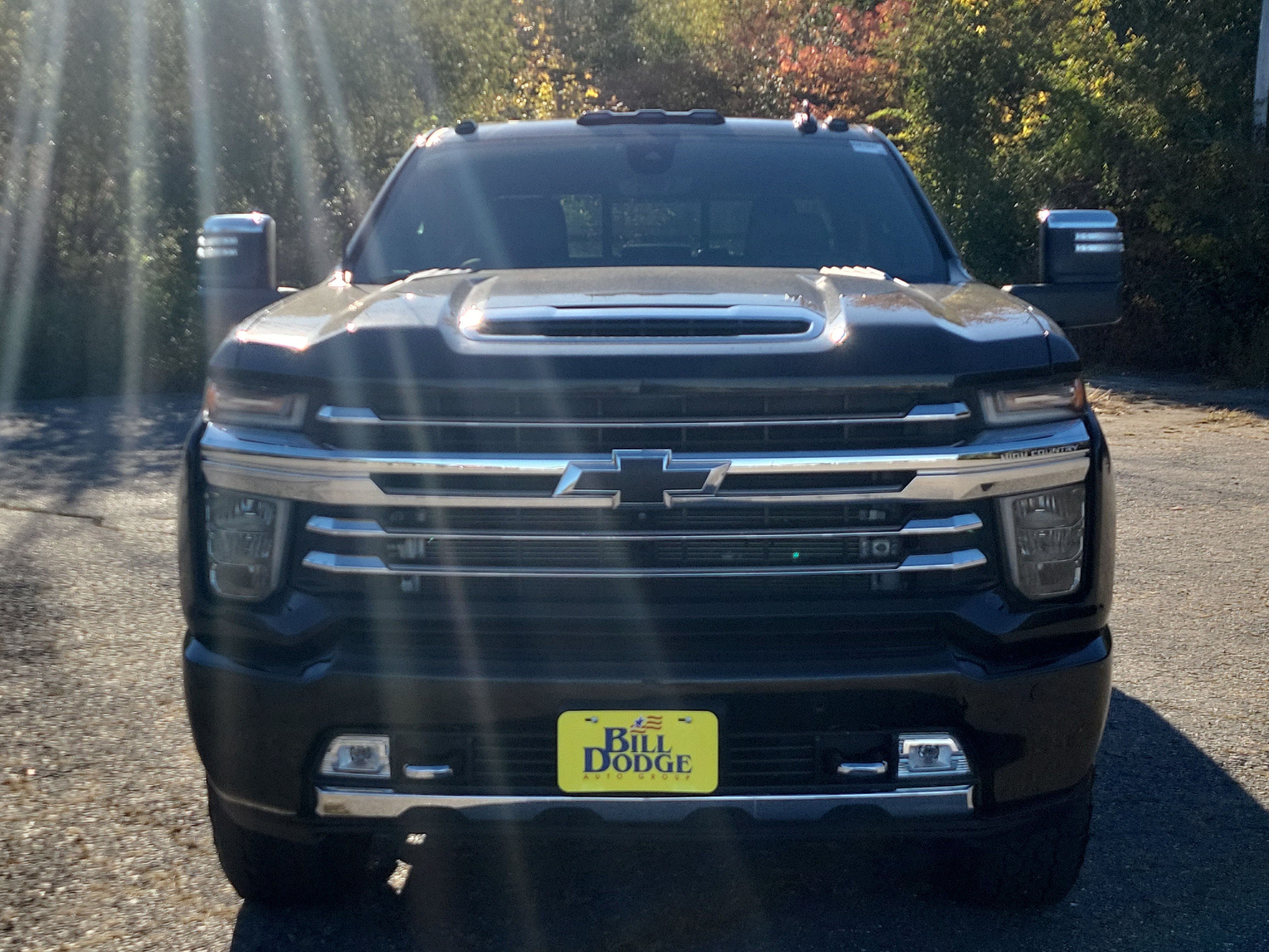 Used 2020 Chevrolet Silverado 2500 High Country w/ Technology Package AWD/4WD image 2