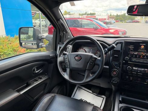 Used 2021 Nissan Titan PRO-4X w/ Pro-4x Convenience Package AWD/4WD image 16