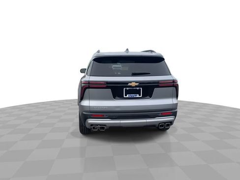 Used 2025 Chevrolet Traverse LT w/ Driver Confidence Package FWD image 7