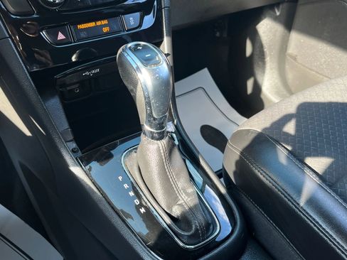 Used 2019 Buick Encore Sport Touring image 28