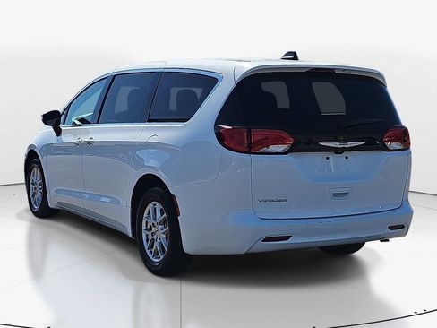 Used 2023 Chrysler Voyager LX FWD image 7
