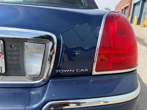 Used 2007 Lincoln Town Car Signature RWD image 7
