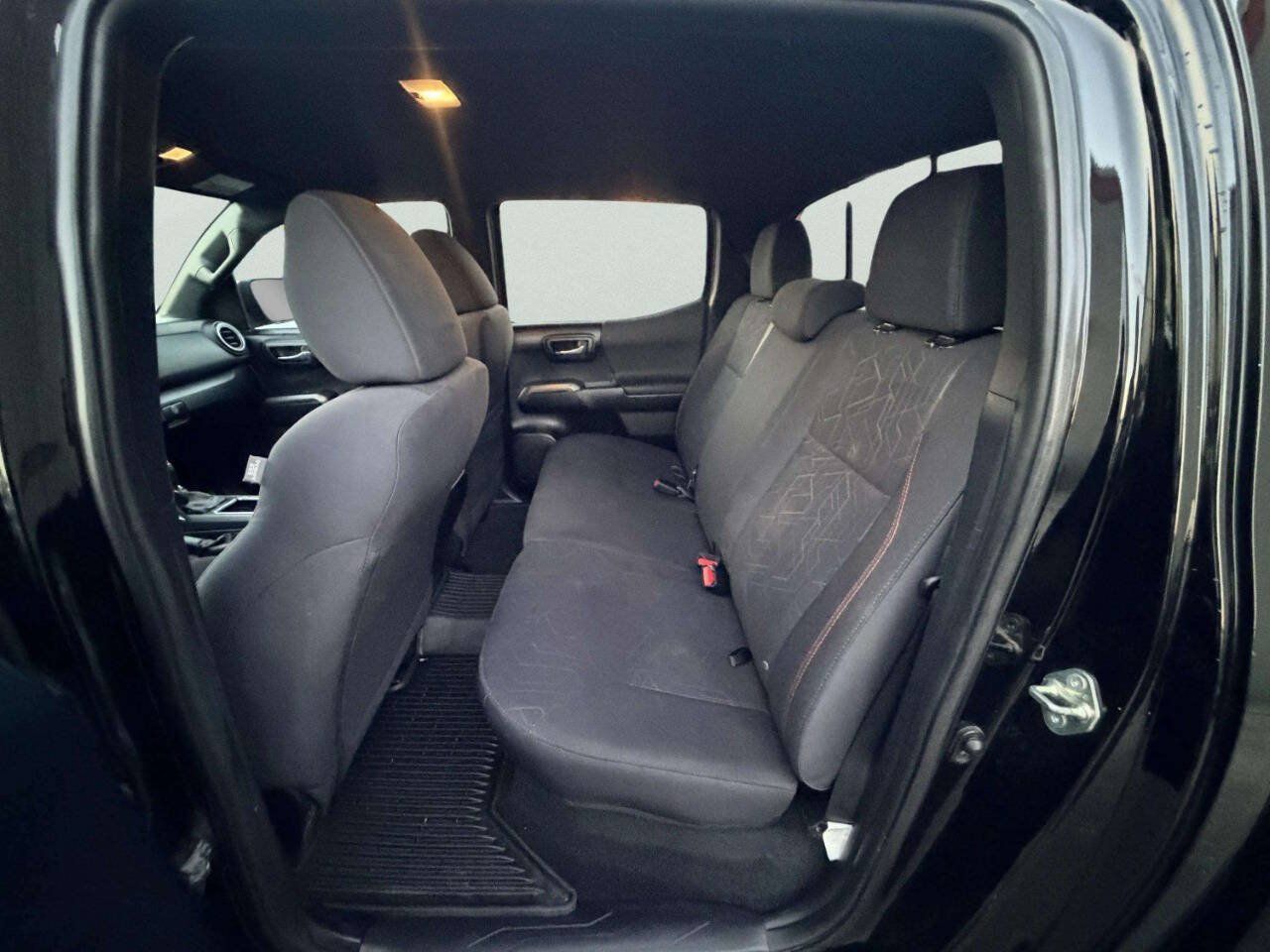 Used 2017 Toyota Tacoma TRD Sport w/ Tow Package (A/T) AWD/4WD image 24