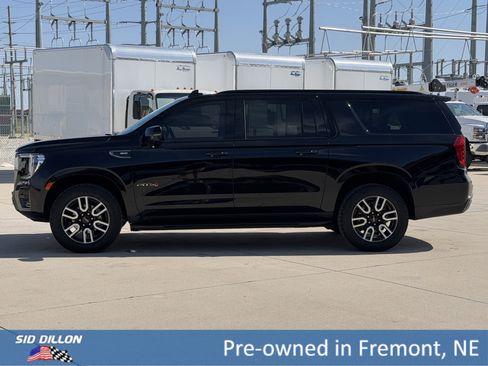 Used 2023 GMC Yukon XL AT4 w/ Technology Package AWD/4WD image 9