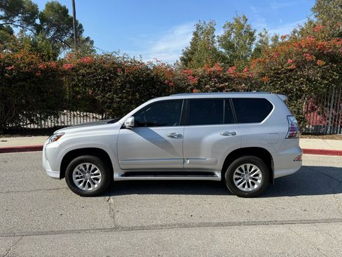 Used 2014 Lexus GX 460 Sport Utility w/ Premium Package image 2