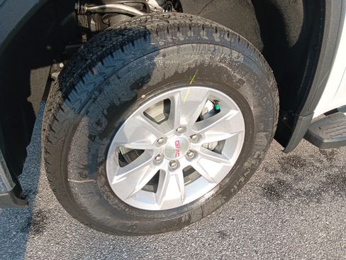 New 2026 GMC Sierra 1500 SLE image 2