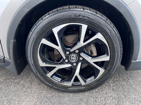 Used 2018 Toyota C-HR XLE FWD image 18