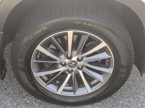 Used 2018 Toyota Highlander XLE w/ Carpet Mat Package (TMS) AWD/4WD image 14