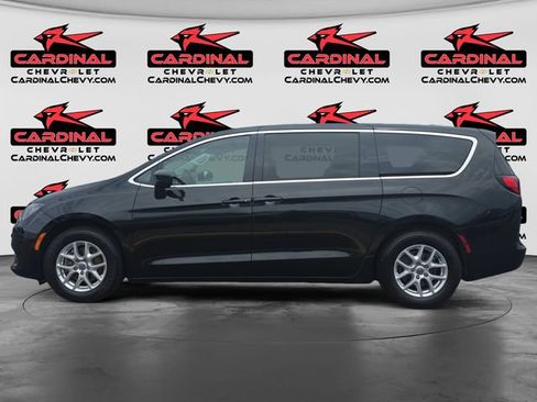Used 2022 Chrysler Voyager LX FWD image 6