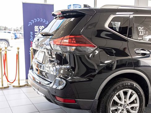 Used 2020 Nissan Rogue SV AWD/4WD image 16