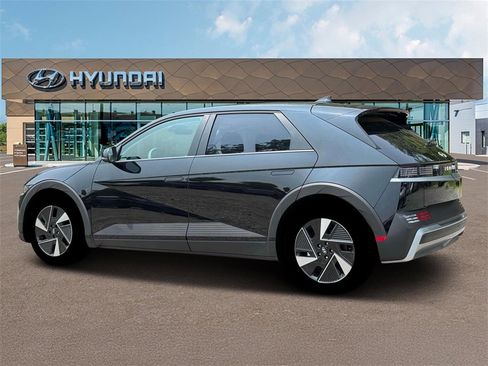 New 2025 Hyundai Ioniq 5 SE image 4