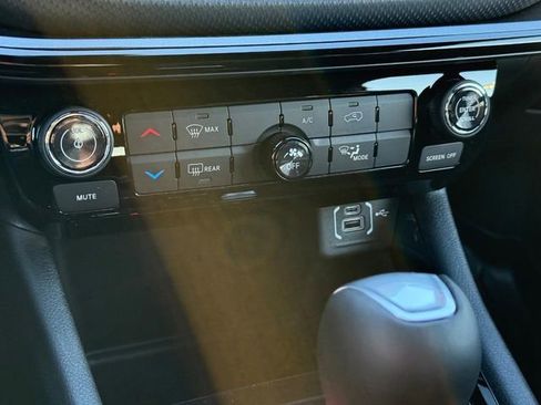 New 2026 Jeep Compass Latitude image 15