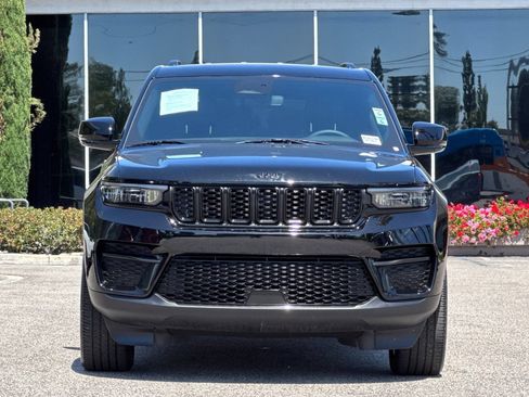 Used 2023 Jeep Grand Cherokee Altitude AWD/4WD image 9