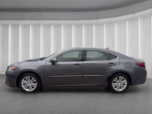 Used 2014 Lexus ES 350 w/ Premium Package FWD image 2