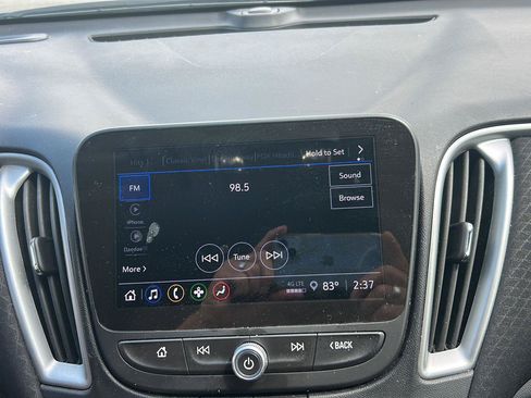 Used 2024 Chevrolet Malibu LT FWD image 9