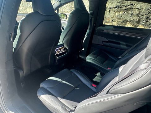 Used 2022 Tesla Model X image 52