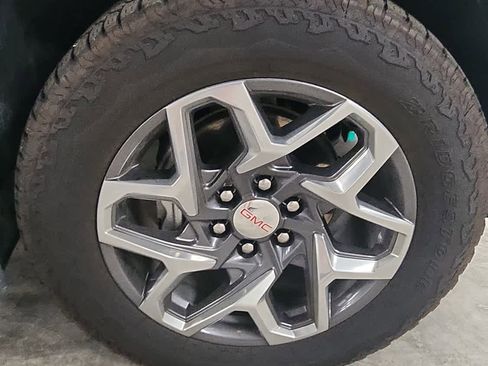 Used 2024 GMC Sierra 1500 SLT w/ X31 Off-Road Package image 14