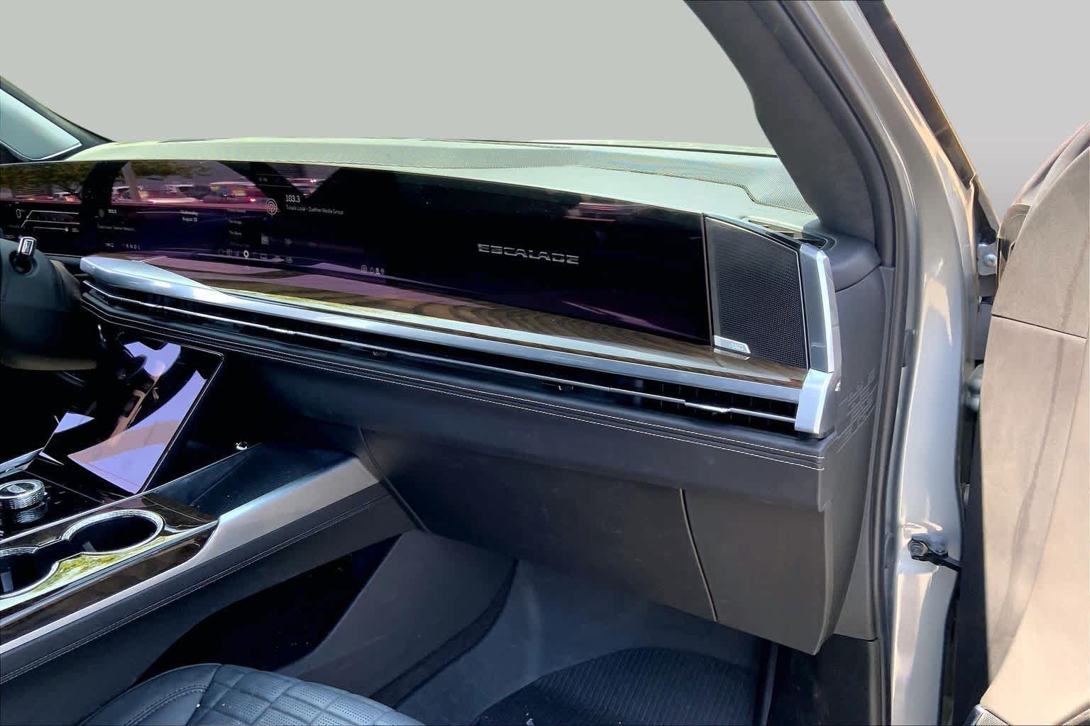 Used 2025 Cadillac Escalade Premium Luxury Platinum w/ LPO, Floor Liner Package AWD/4WD image 17