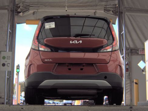 Used 2023 Kia Soul LX w/ LX Technology Package FWD image 10