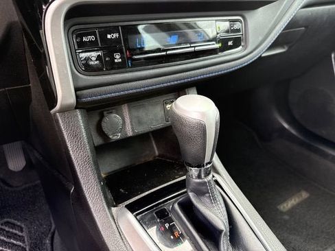Used 2018 Toyota Corolla SE FWD image 19