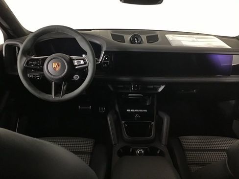 Certified 2025 Porsche Cayenne GTS image 22