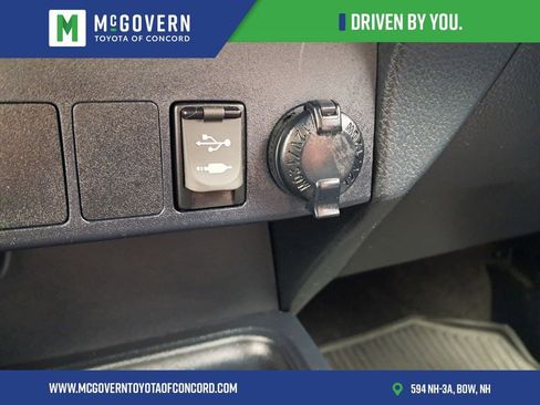 Used 2018 Toyota RAV4 LE AWD/4WD image 23