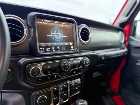 Used 2023 Jeep Wrangler Unlimited Rubicon 4xe image 17