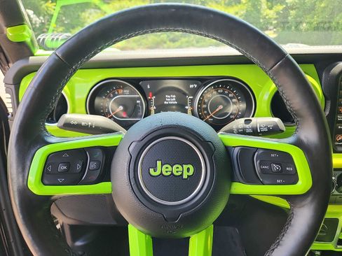 Used 2021 Jeep Wrangler Unlimited Sahara AWD/4WD image 18