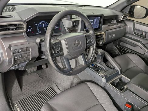 Used 2025 Toyota Tacoma SR5 AWD/4WD image 4