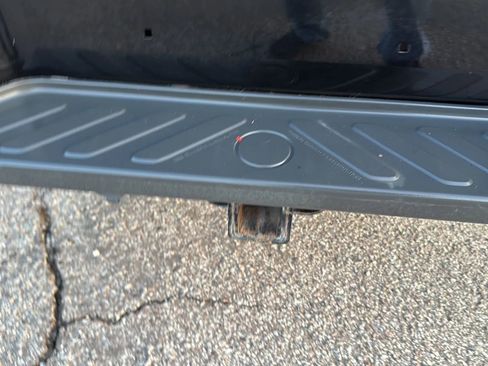 Used 2021 Nissan Frontier SV w/ Midnight Edition Floor Mats image 8